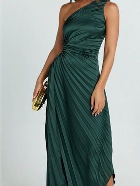 Showpo NWT Kitsune Maxi Dress One-Shoulder Emerald Green Side Cut Out Pleated